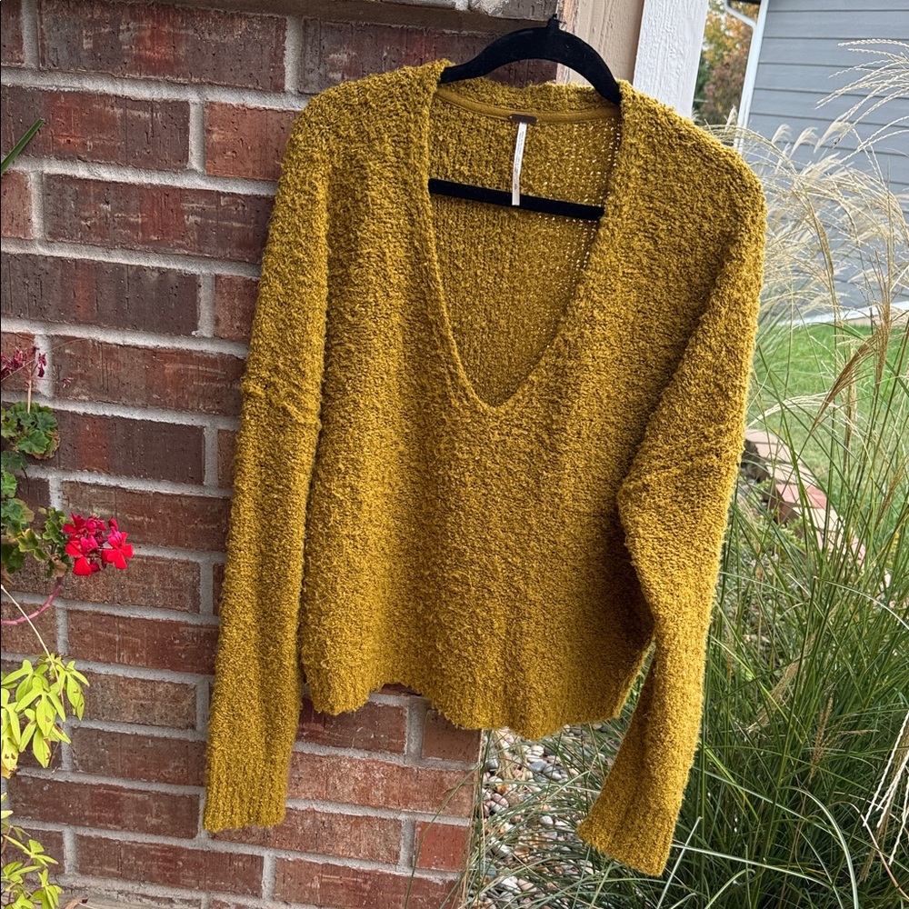 Free People Ladies S Finders Keepers Mustard Yellow V-Neck Sweater